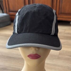 REI 5 Panel Black and Gray Adjustable Mesh Hat